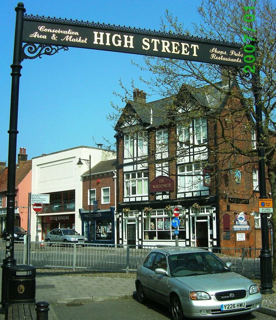 High street shop. Улица Хай стрит. High Street shops. High Street (High). Лондон Саффолк стрит.