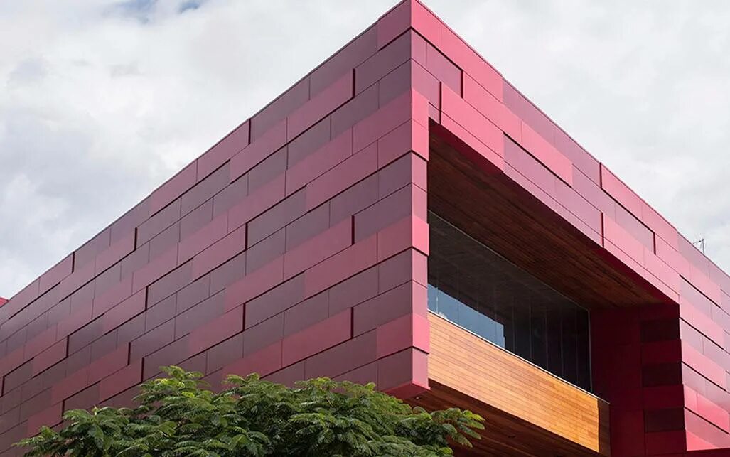 Виды фасадов зданий. Виды фасадов зданий. Вентилируемый фасад металлокассеты. Вентфасад металлокассеты. Отделка фасадов зданий современными материалами.