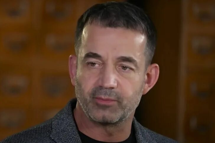 Дмитрий Певцов назвал отъезд российских артистов за границу "внутренней чисткой"
