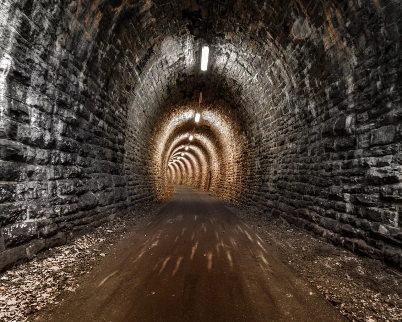 Каменный тоннель. Бреннерский тоннель. Брункенбергский туннель. The bund sightseeing tunnel станция метро. Знаки дорожного движения тоннель.