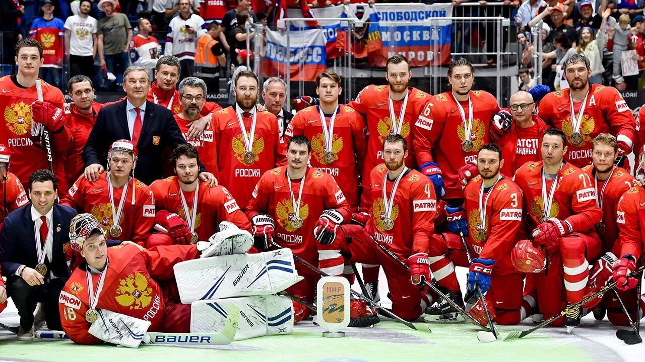 Хоккейная форма сборной россии по хоккею на олимпиаде. Красная машина состав. Ссср-канада 1972 суперсерия. Красная машина хоккеисты. Сборная ссср по хоккею с шайбой 1972 состав команды.