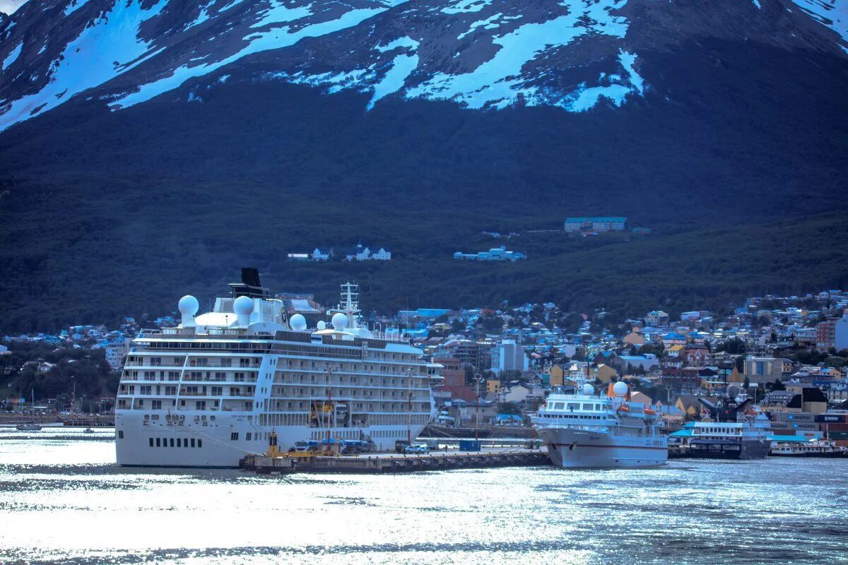 Ушуайя антарктида. Ушуайя круизы. Корабль Ocean Atlantic Ушуайя. Ушуайя железная дорога.