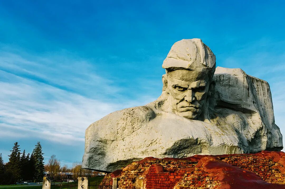монумент мужество мемориальный комплекс брестская крепость-герой. брестская крепость памятник. мужество видео. монумент мужество в брестской крепости. мемориальный комплекс брестская крепость-герой жажда.