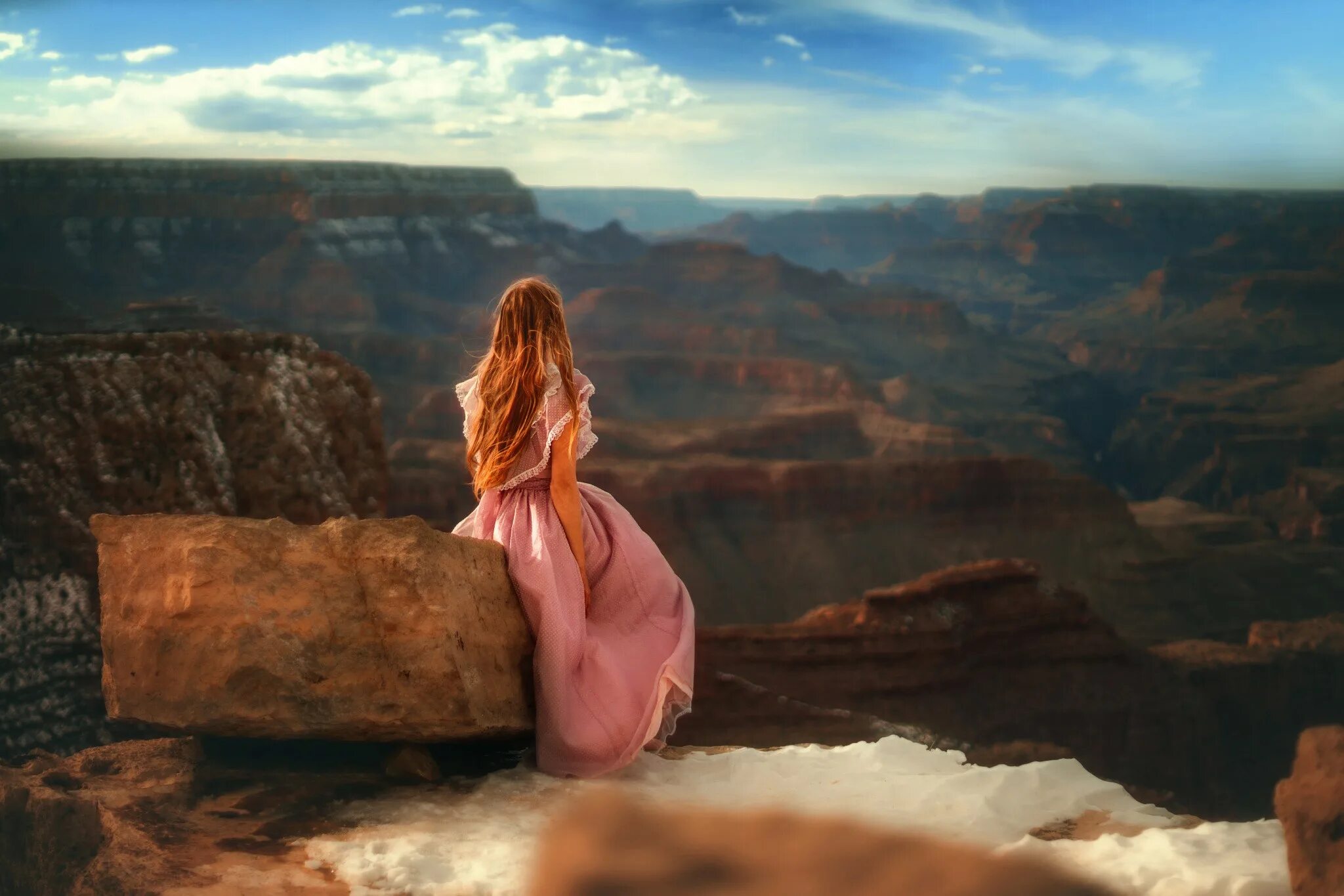 TJ Drysdale фотограф. Фотосессия на скалах. Девушка на скале. Девушка в платье на скале.