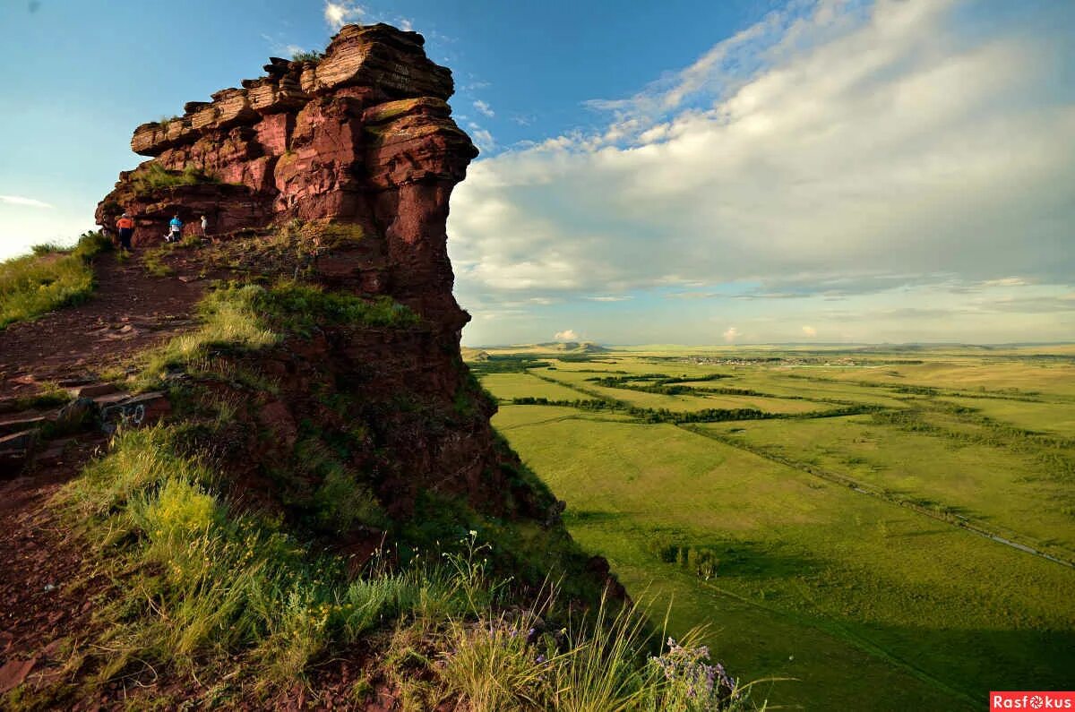 Гряда сундуки в хакасии. Сундуки горная гряда июс. Хакасия июс сундуки. Музей заповедник сундуки хакасия. Второй сундук хакасия.