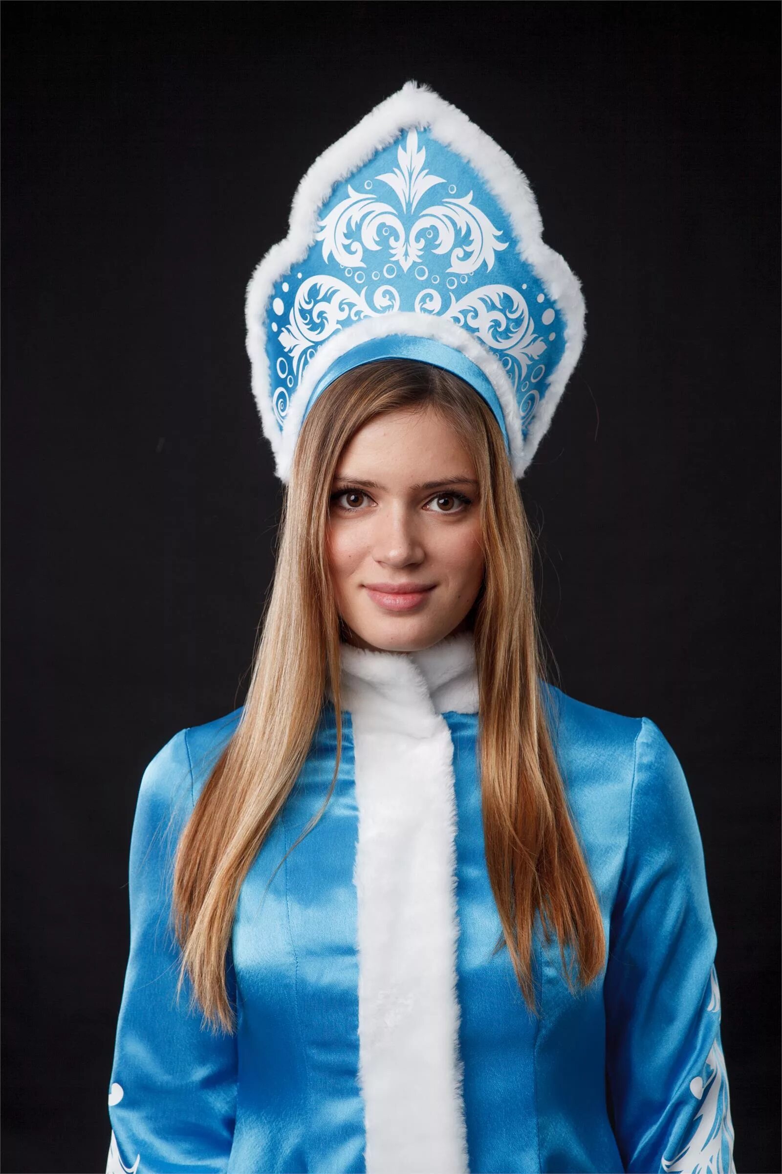 Кокошник "снегурочка лиза". Кокошник "снегурочка настенька". Кокошник сударушка. Кокошникт дляснегурочки. Как называется головной убор у снегурочки.