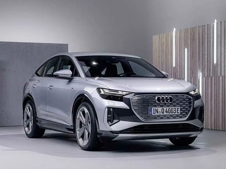 Насколько новый. Audi q4 e-tron 2022. Audi e tron 2022. Audi q5 e-tron. Audi e-tron q4 50 Sportback.