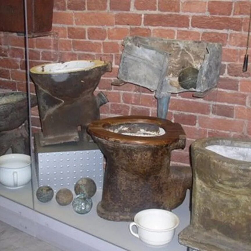 Когда изобрели унитаз. 16 век смывной туалет (ватерклозет). Ватерклозет: джон харрингтон. Когда изобрели унитаз. Первый унитаз.