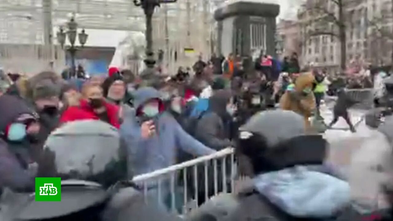 Забастовки в Москве. Митинг на Пушкинской площади. Митинг в центре Москвы. Митинг у посольства США В Москве. Скажи что творится