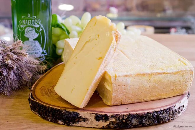 Итальянские сыры купить. Сыр Тревизо "итальянские традиции". Таледжио сыр. Итальянский сыр Таледжио. Сыр пармезан Tallegio.