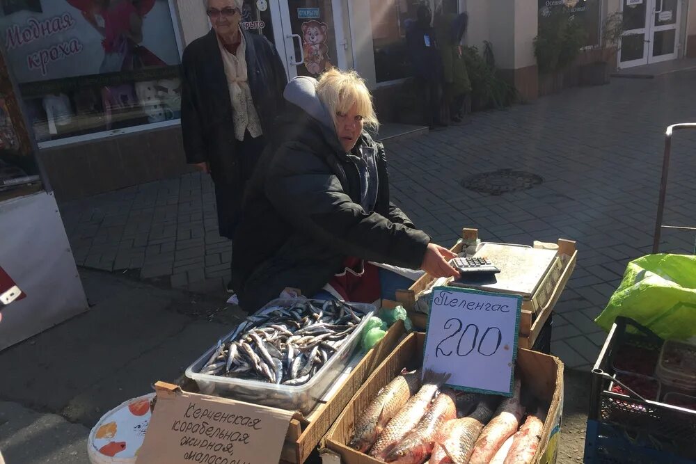 Торговцы мясом на рынке куйбышева симферополь. Коммерция симферополь. Коммерция симферополь. Центральный рынок симферополь. Коммерция в симферополе.