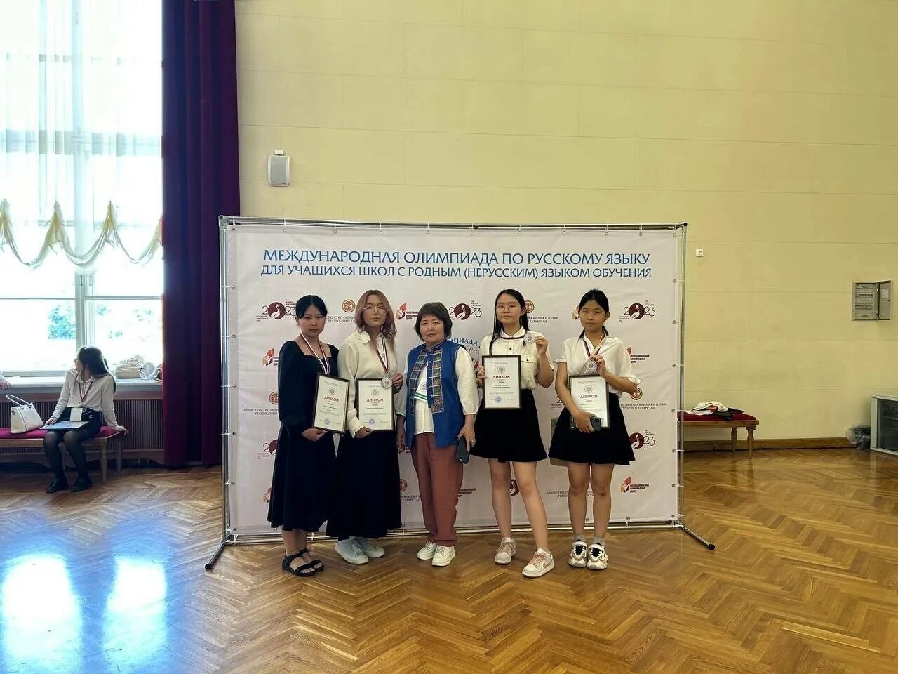 Школы с родным нерусским языком обучения. 17 гимназия учителя. 8 класс с учителем. учителя школы 103 казань.