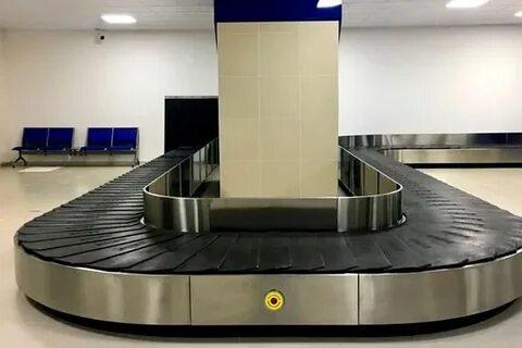 Зал выдачи багажа в аэропорту