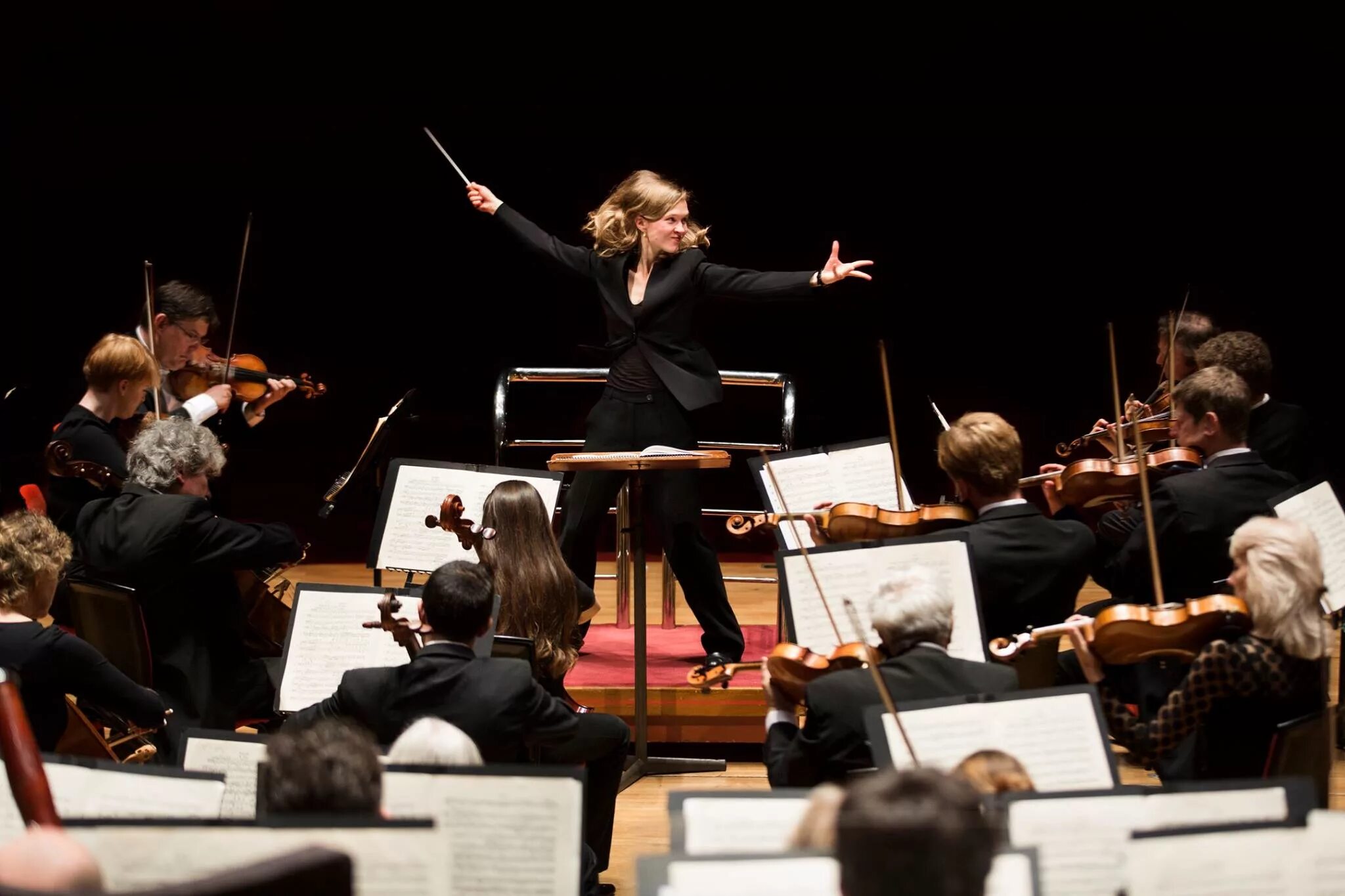 Orchestra conductor. Дирижер Мирга Гражините-тила. Самуэль Галь Альтерович дирижер.