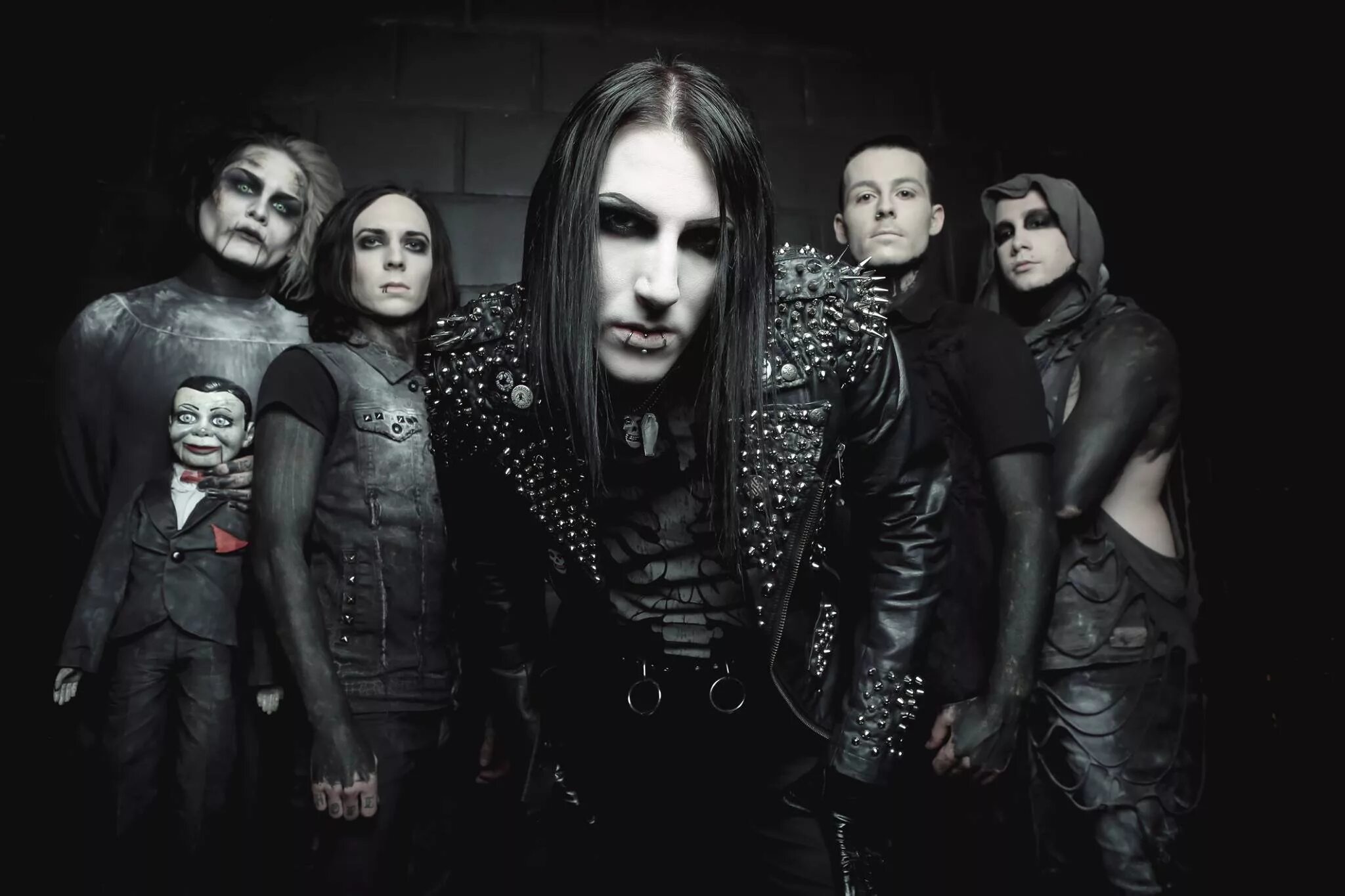 Что слушают готы. Группа Motionless in White. Группа Motionless in White 2020. Motionless in White 2005. Motionless in White 2021.