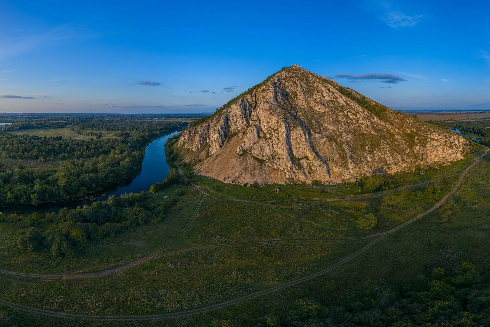 Д русская гора. Гора в Башкирии Куштау. Гора Юрактау Стерлитамак. Шиханы Стерлитамак Юрактау. Горы Башкортостана Шиханы Торатау.