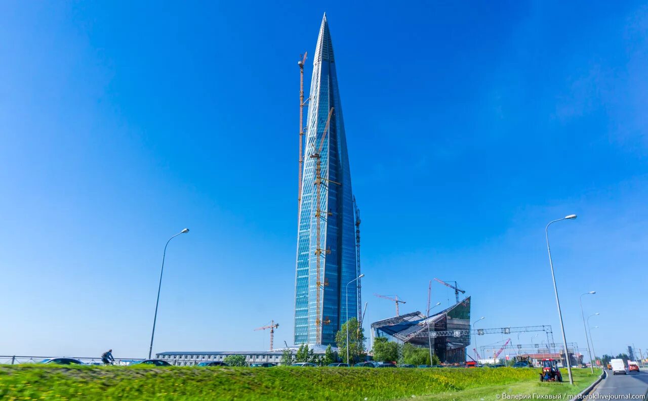 Здание лахта центра в санкт петербурге. Санкт-петербург небоскреб лахта. небоскреб лахта центр. питер самое высокое здание лахта центр. здание газпрома в санкт-петербурге.