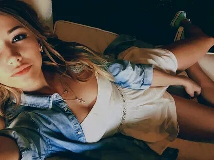 Ogzaki jinsiy aloqa qiladigan etuk ayolning porno videosi