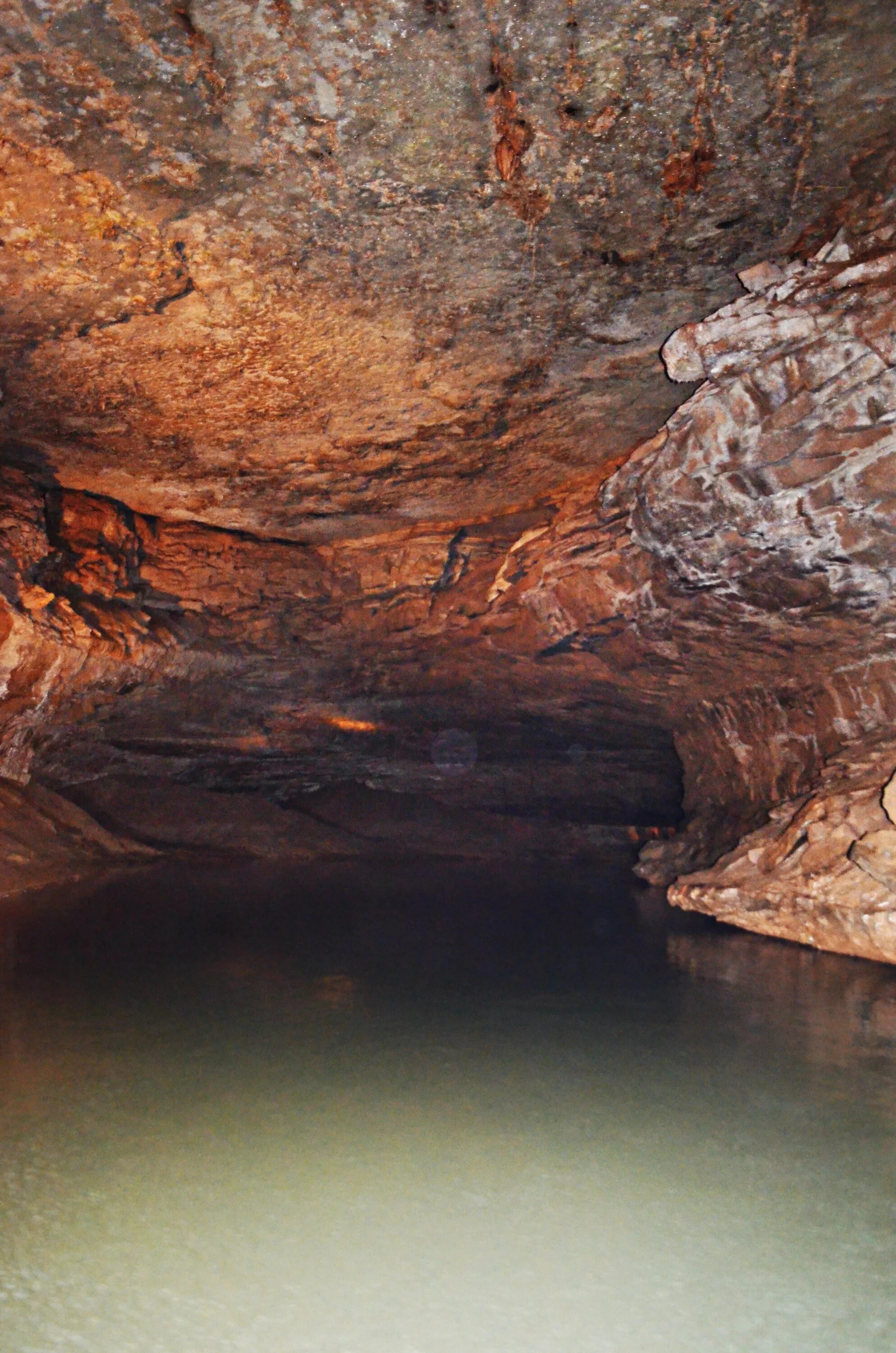 Подземные реки. Скалистая пещера. Подземные реки природные. Подземная пещера. Как убрать воду в пещере