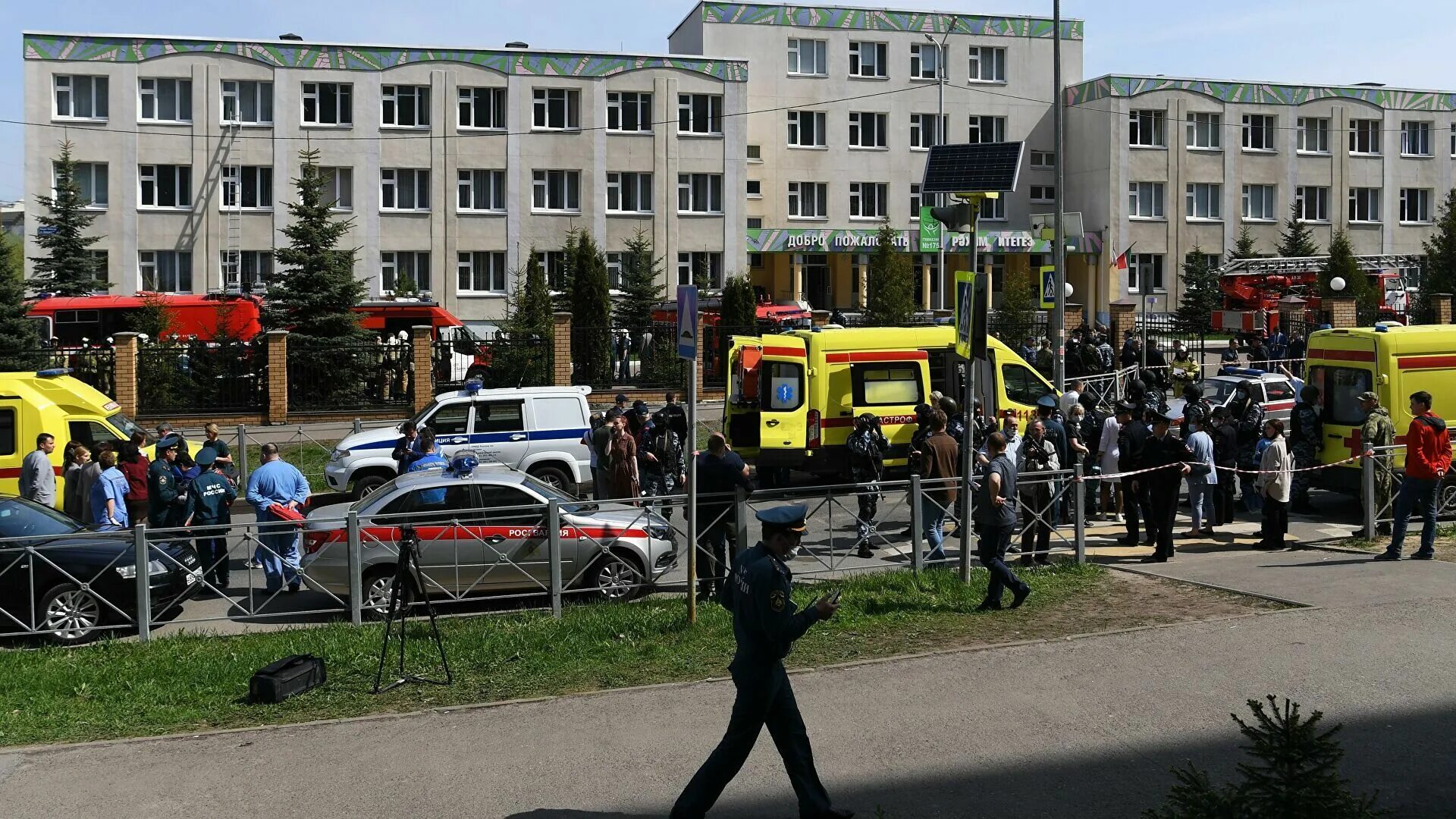 Стрельба казань 11 мая. Стрельба казань 11 мая. 05. Казань школа 175 стрельба. Казань теракт в школе 2021.
