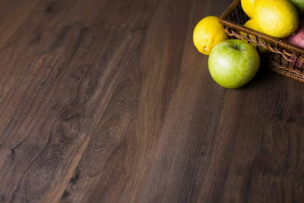 кварцвиниловая плитка орех. кварц винил орех. кварц винил американский орех. кварц-виниловая spc плитка. кварц виниловый ламинат орех.