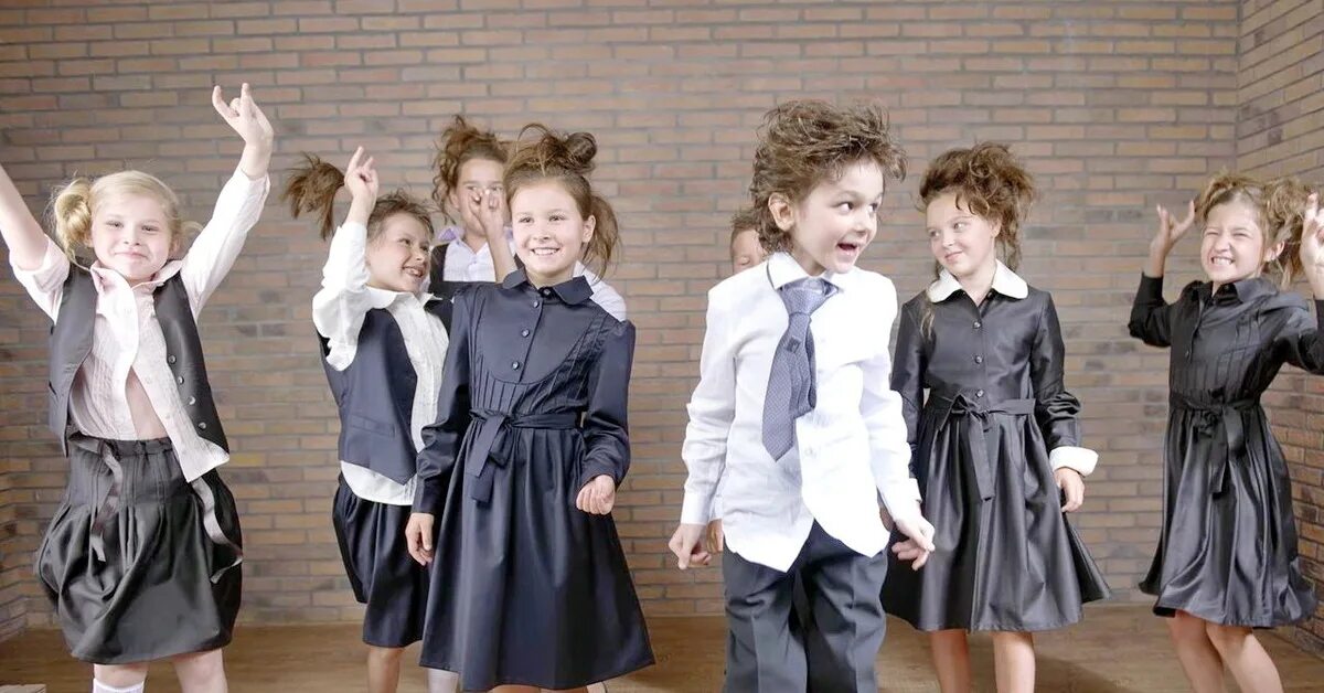 Форма дети школы. Белорусская Школьная форма 2022. Дети в школьной форме. Школьники в школьной форме. Разные школьные формы.