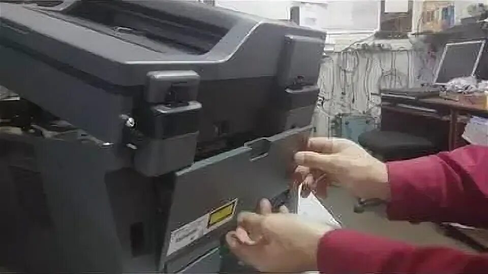 Принтер mfc l2740dwr. Mfc-l2740dwr. dcp l2720dwr застревает бумага. brother l2740dwr. brother 2720 застряла бумага.