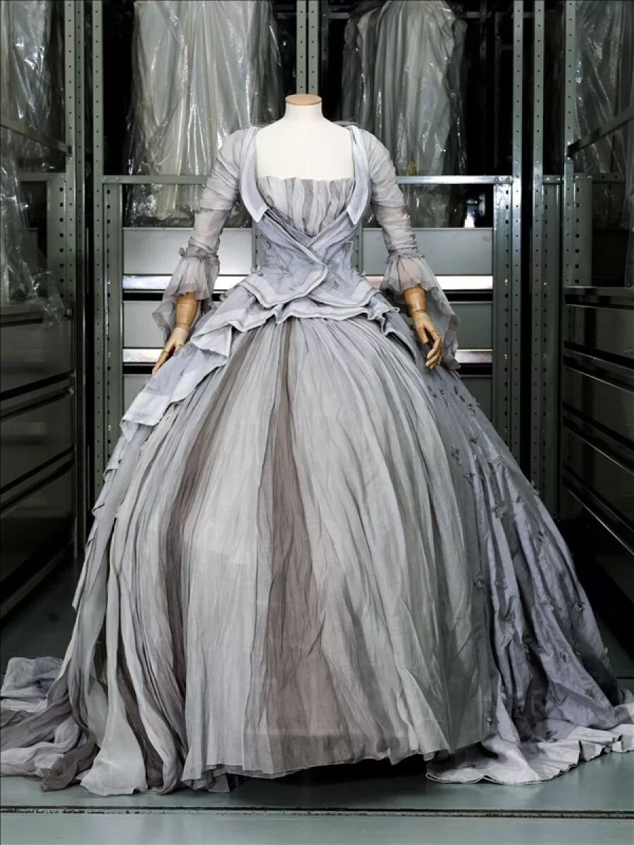 Мода версаль. Платья Марии Антуанетты. Мода времен Марии Антуанетты. Платья Марии Антуанетты музей.