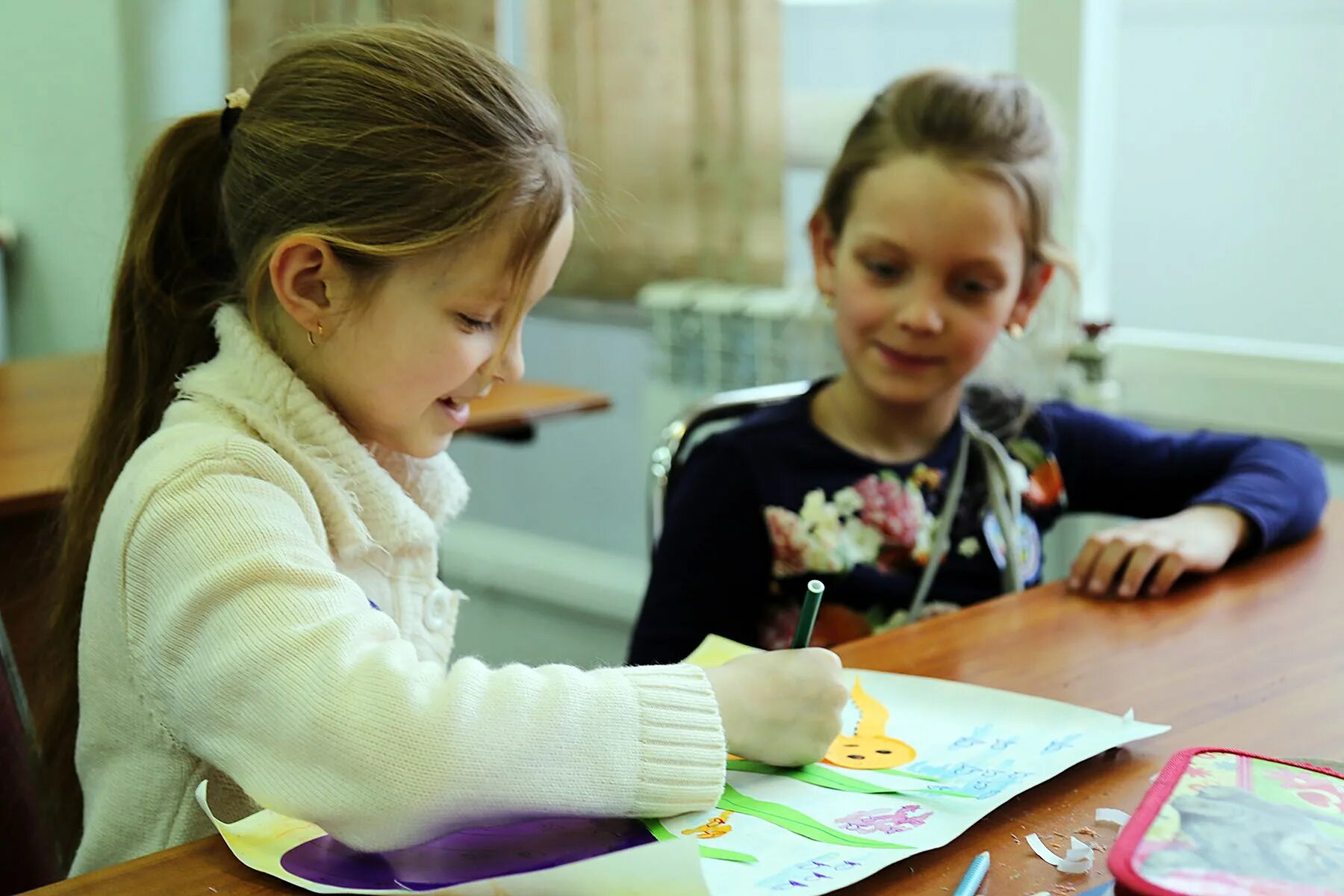 Юный дизайнер. Дизайнер картинка для детей. Ребенок декоратор. Ребенок декоратор. Ребенок декоратор.