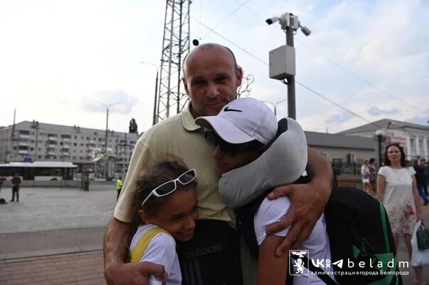 Куда отправляют детей из белгорода. Дети вернулись из Крыма Белгород. Белгород сейчас фото. Покажи фото его отца. Белгород Крым.