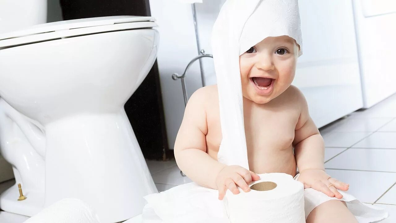 Голодный стул. Ребенок с туалетной бумагой. Дети на горшке с туалетной бумагой. Туалетная бумага малыш. Для туалетной бумаги в детский туалет.