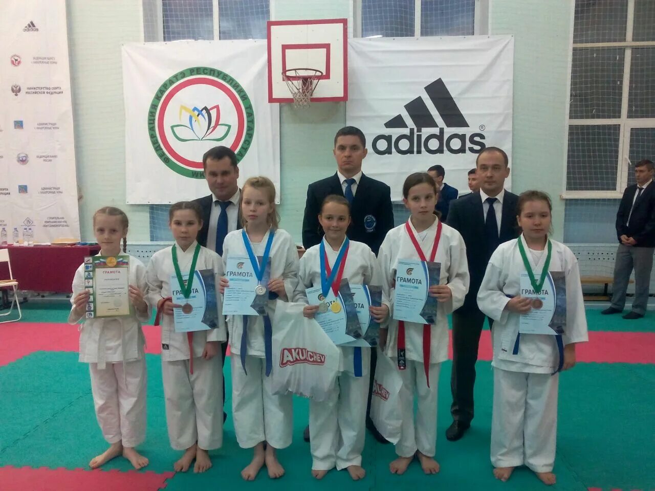 Александр собцов оренбург. Карате набережные челны. Карате в набережных челнах. Каратэ в 61 гимназии набережные челны. Карате набережные челны.