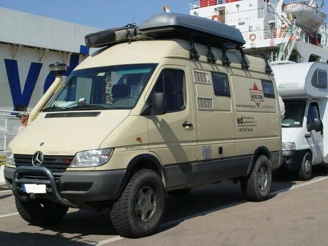 Т спринтер. Мерседес Спринтер автодом 4x4. Mercedes Sprinter 4x4 Camper. Mercedes 4x4 Camper. Мерседес Спринтер 4х4 кемпер.