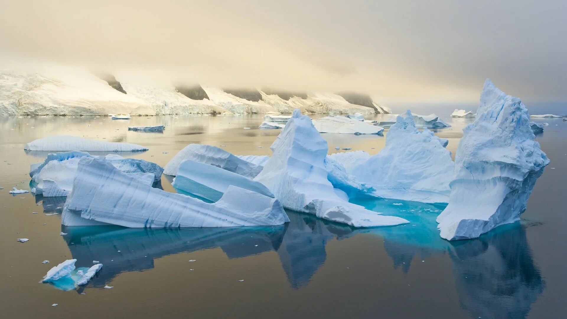 Мелкий лед на воде 4. Северный Ледовитый океан и Антарктида. Ледники айсберги Антарктиды. Ледовитый океан Айсберг. Исландия Северный Ледовитый океан.