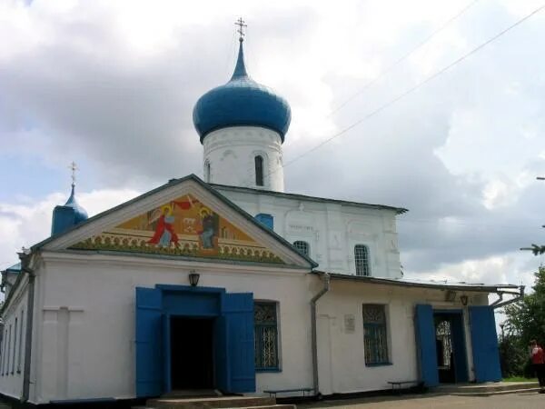 Старая русса церковь георгия. Георгиевская церковь город старая русса. Старая русса георгиевский храм осень. Георгиевская церковь старая русса фото. Георгиевская церковь старая русса.