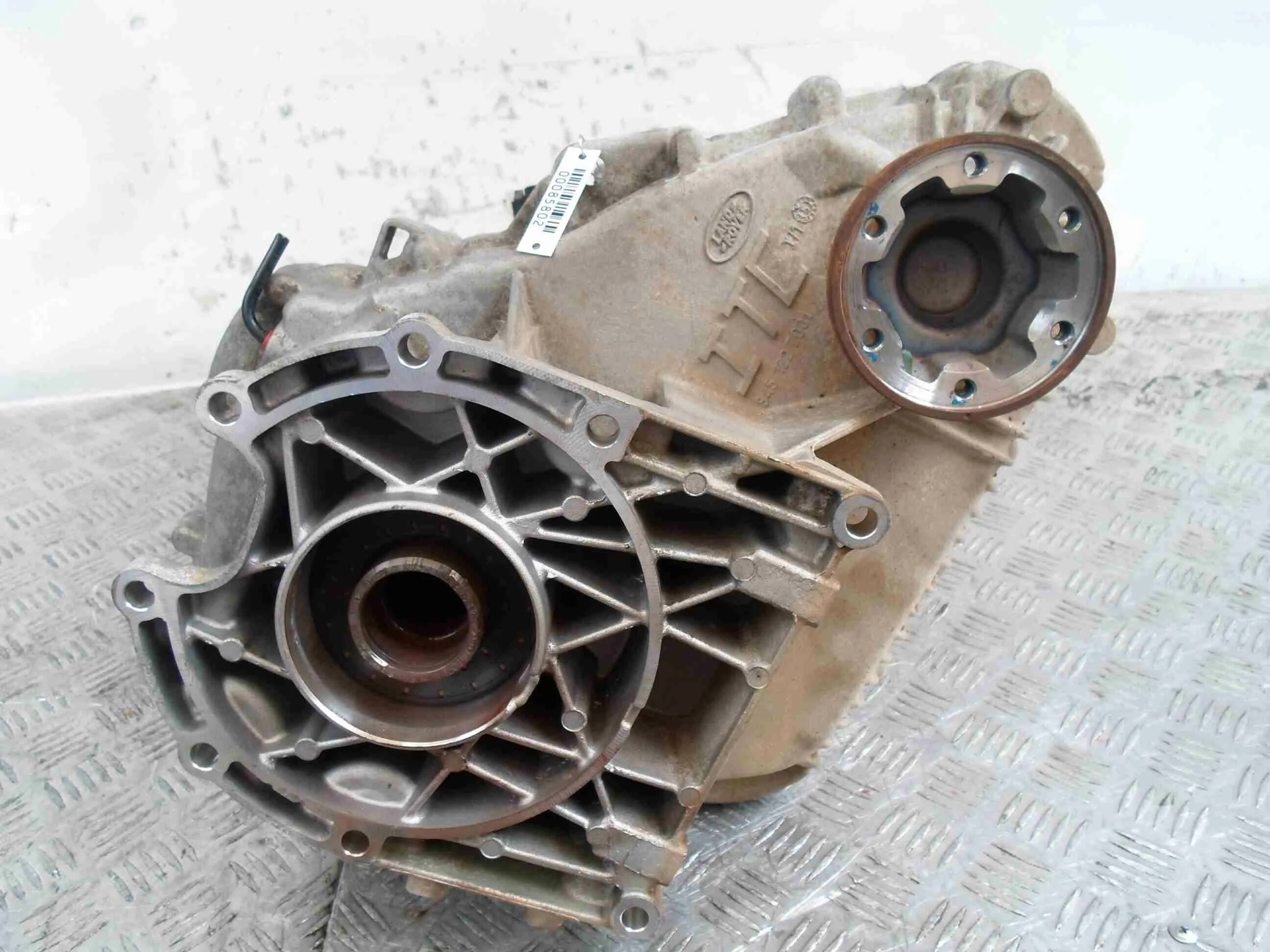 Раздатка рендж ровер. Кожух раздатки ленд ровер. 4. Раздатка рейнджровер спорт. Раздаточная коробка range rover p38a.