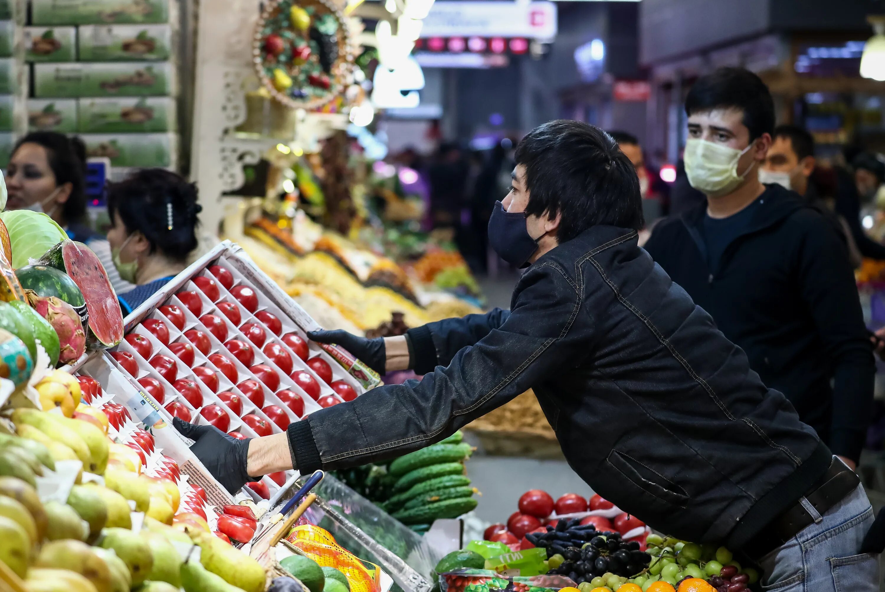 Фрукты Азербайджана. Азербайджанские продукты. Азербайджан импорт продуктов. Импортная продукция в Азербайджане. Рынок в азербайджане