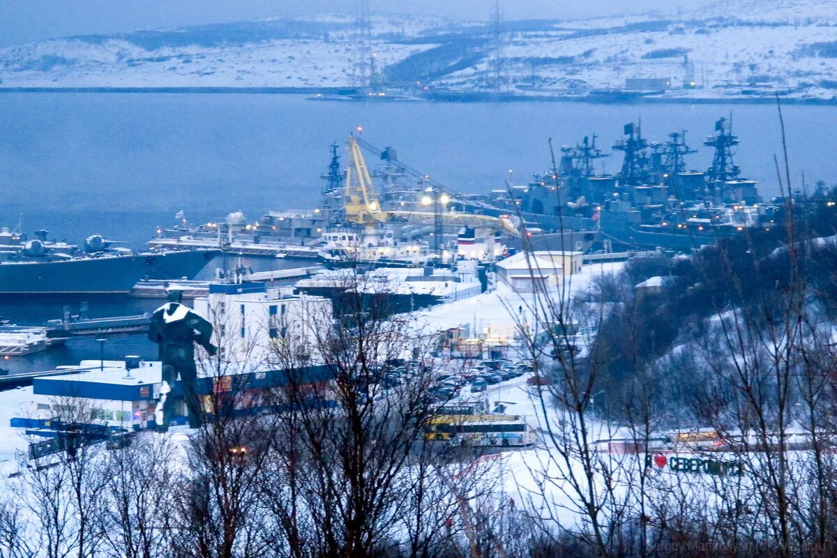 Североморск. Полярный Мурманская область. Североморск Мурманская область. Полярная ночь в Североморске.