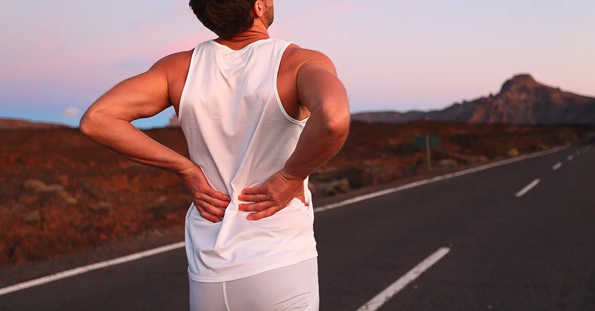 Боль в пояснице после 50. Фотографии мужчин со спины. Прихватило спину. Фото атлетического тела женщины со спины. Спортсмен боль в мышцах после тренировки.