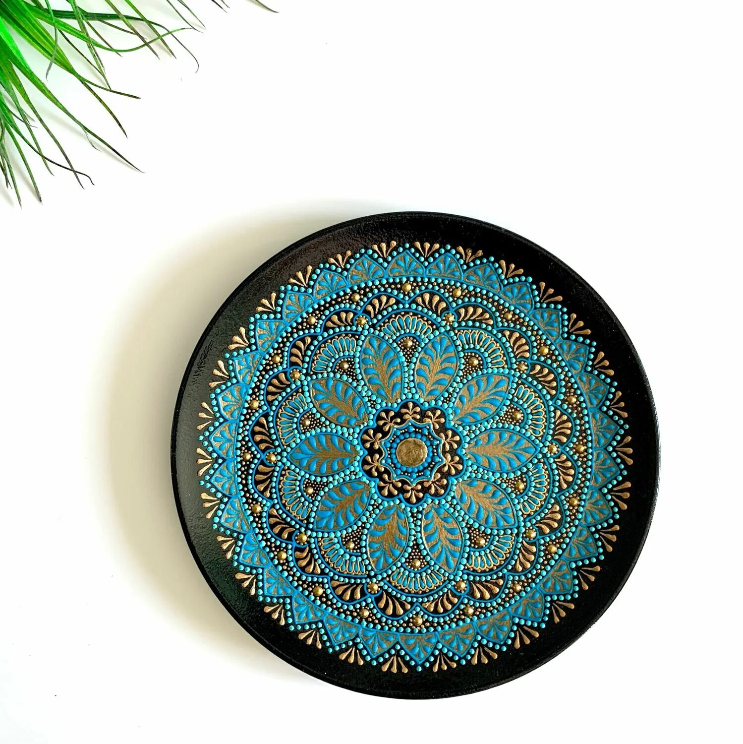 Восточные тарелки. Тарелки в марокканском стиле. Посуда с орнаментом в восточном стиле. Ляган риштанская керамика. Восточные тарелки.