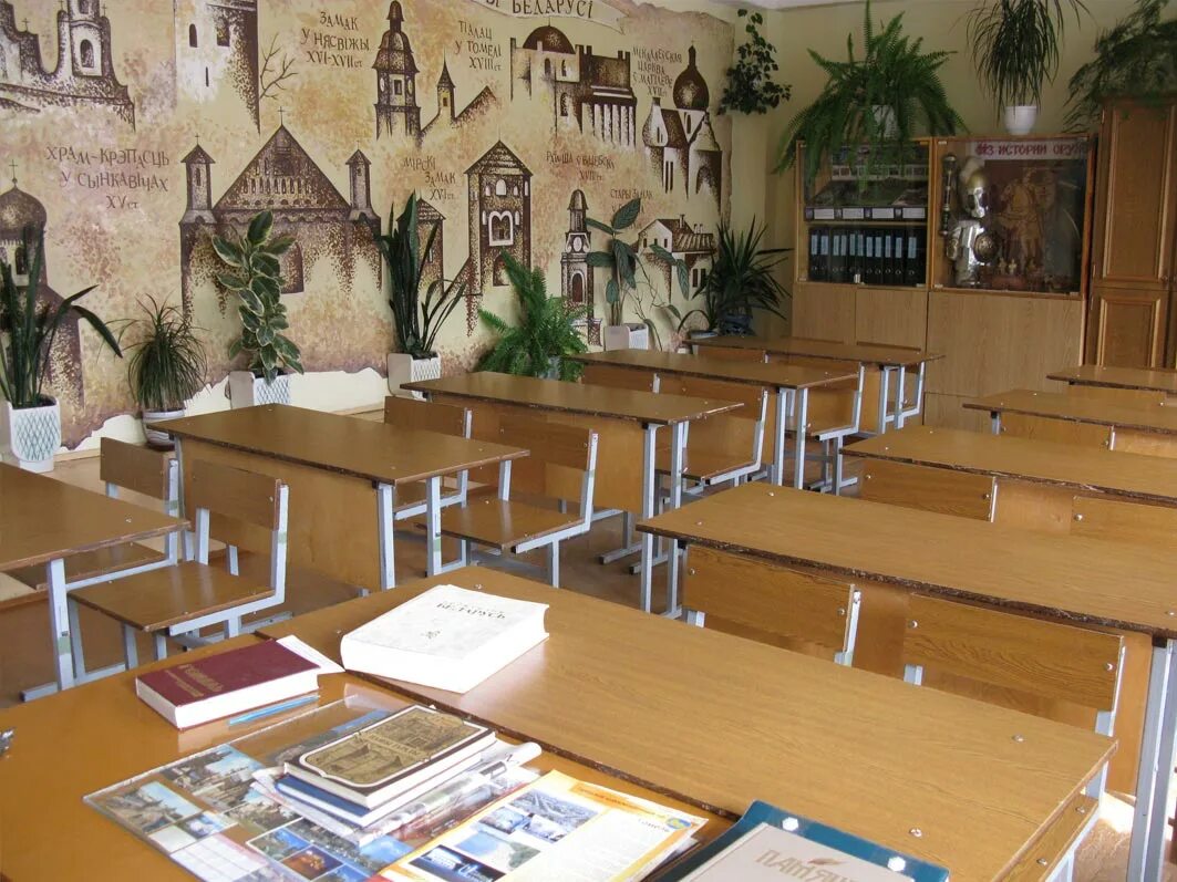 Современный интерьер класса. Интерьер учебного класса. Современный класс. Современный кабинет русского языка. Интерьер школьного класса.