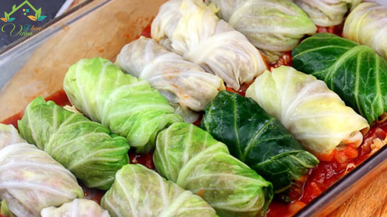 Голубцы из листьев салата с мясным фаршем. Голубцы из пекинской капусты. голубцы с пекинской капустой. голубцы из пекинской капусты с фаршем и рисом. голубцы из пекинской капусты в духовке.