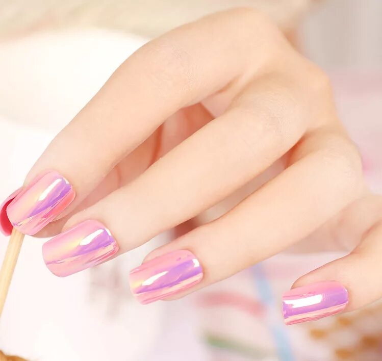 розовые матовые ногти. накладные ногти короткие. фиолетовый маникюр. полупрозрачный маникюр.