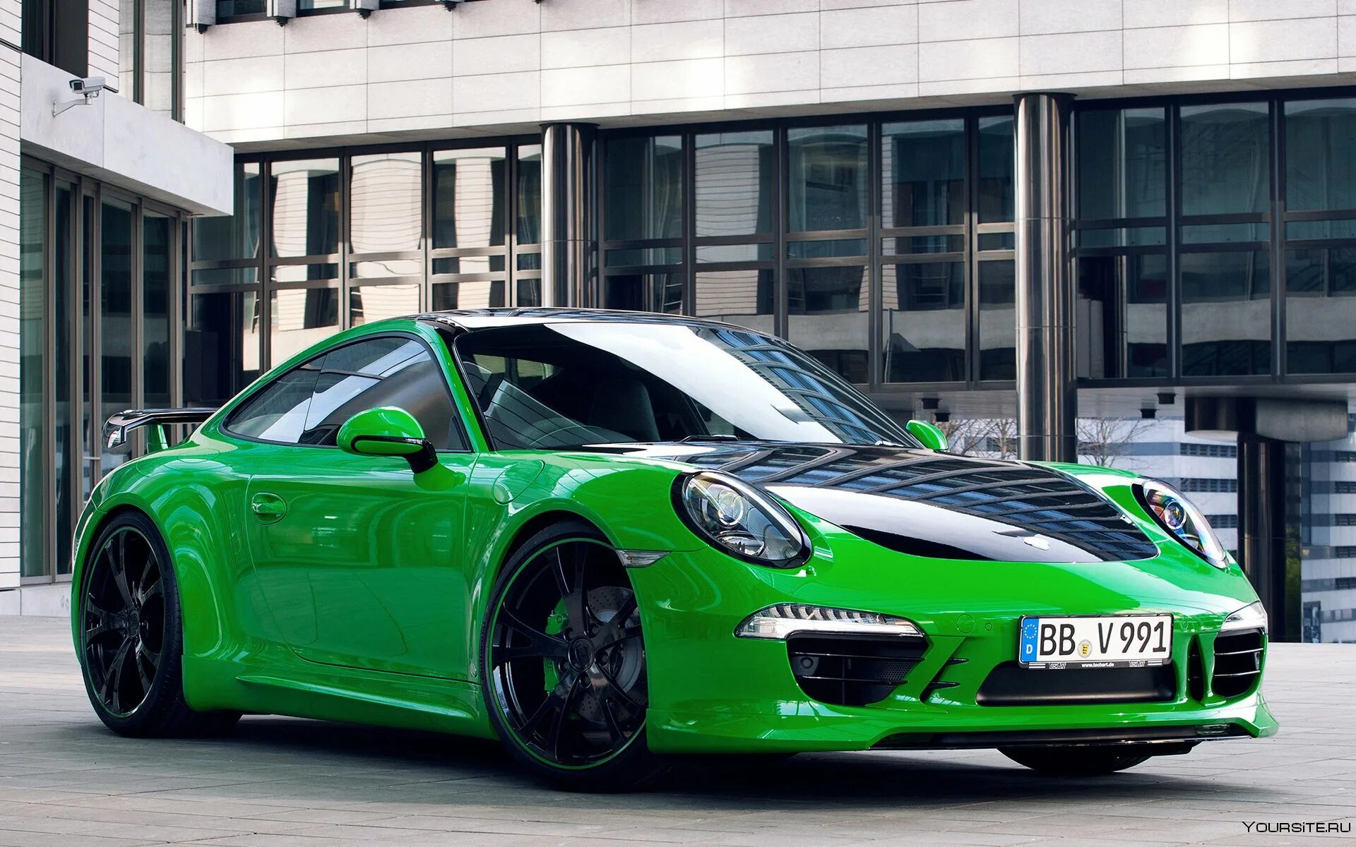 Зеленая машина фото. Porsche 991 Carrera 4s зеленый. Порше 911 зеленый. Порше 911 салатовый. Порше Каррера 911 зеленый.