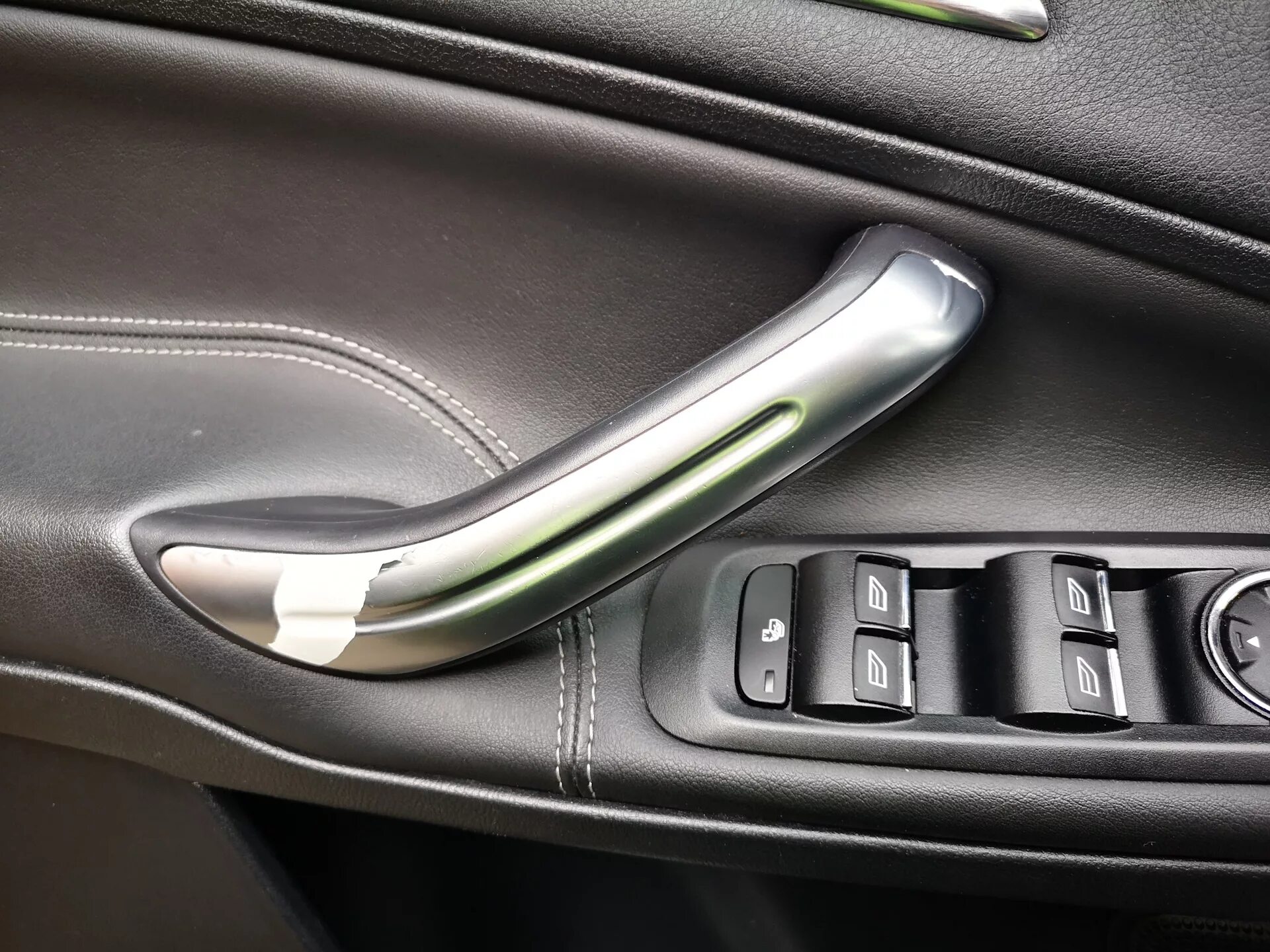 Накладки дверных ручек Ford Mondeo 4. Дверные ручки Форд Мондео 4. Накладка на ручку на водительскую дверь на Форд Фьюжн 2013. Накладка на ручку двери Форд Мондео 4.
