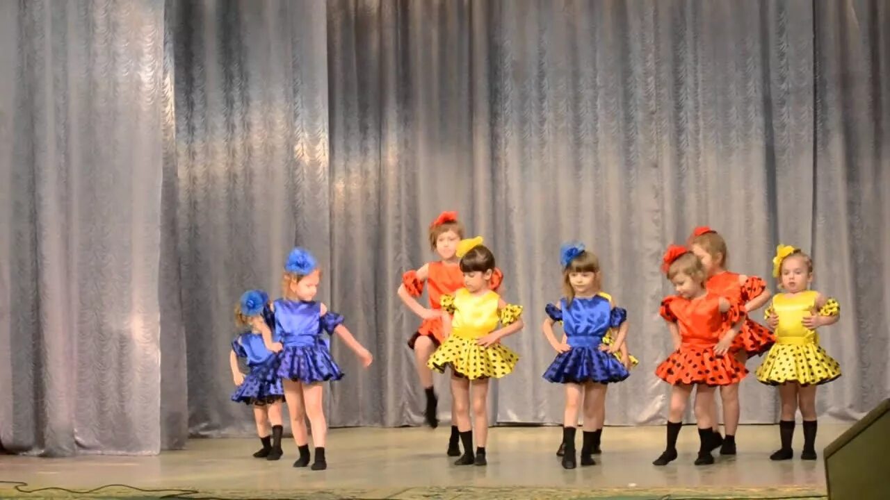 Мы маленькие дети танец в детском саду. Буги-вуги детская танец. Танец буги-вуги для детей в детском саду. Детские танцы буги вуги. Детский танец буги вуги.