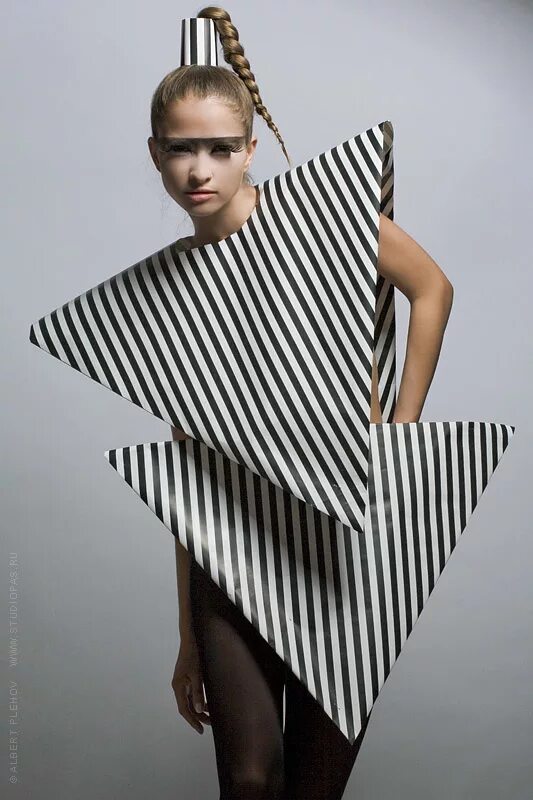 Математика в моде одежда. Мода математика презентация. Абстрактный стиль в одежде. Орнамент в моде. Геометрия в моделировании одежды.