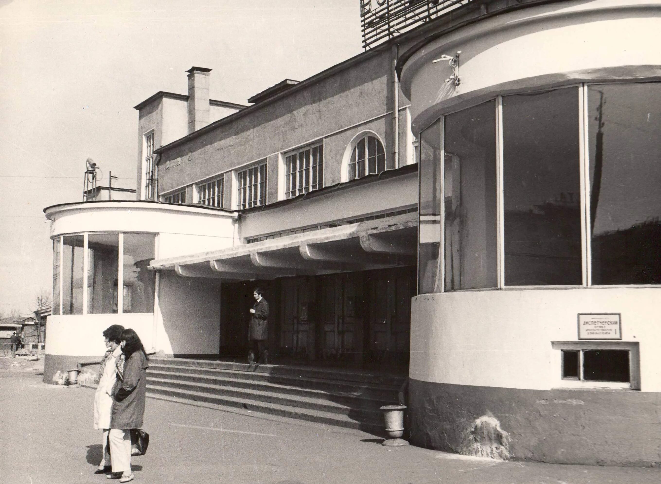 Иваново 1980. Вокзал иваново конструктивизм. иваново-вознесенск конструктивизм. иваново вознесенск конструктивизм здания. конструктивизм в иваново архитектура.