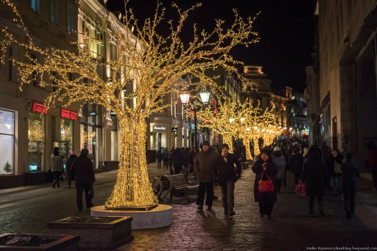 парк зарядье в москве ночью. парк вднх 2021. каток вднх. площадь революции зимой. куда можно погулять в москве зимой.