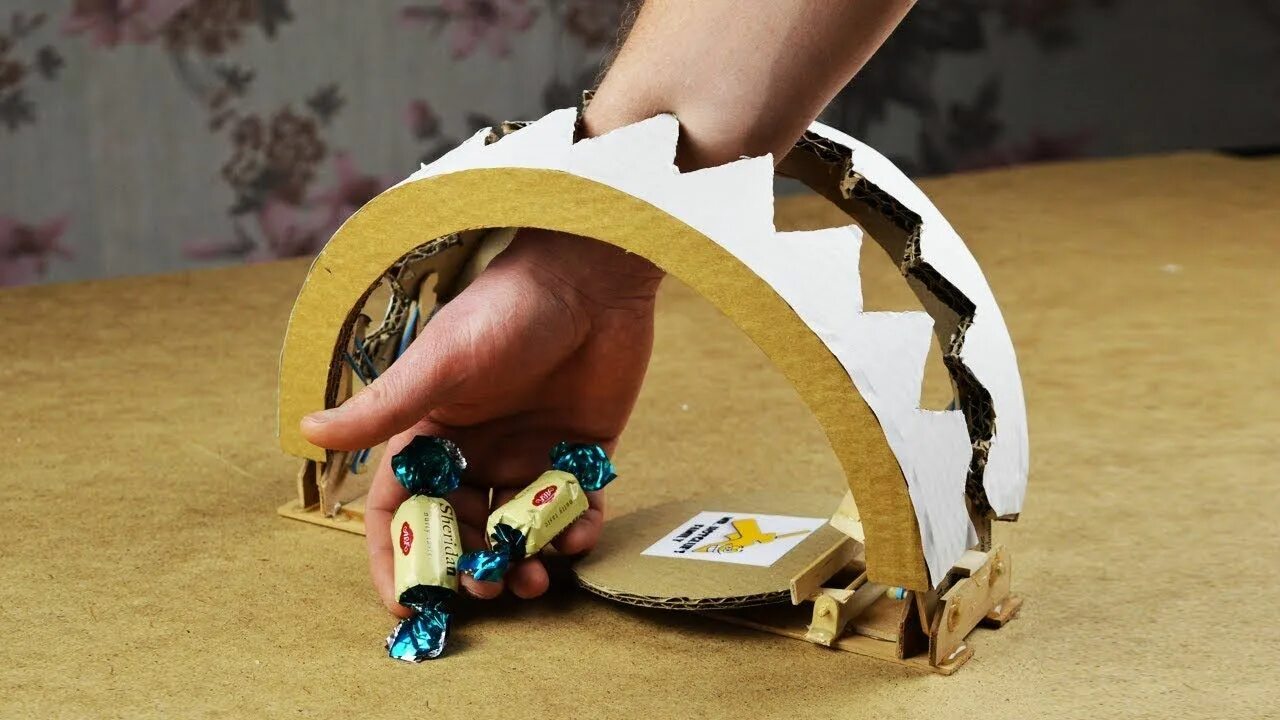 Картонные ловушки. Штуки из картона. самоделки из картона. интересные штуки из картона. ловушки из картона.